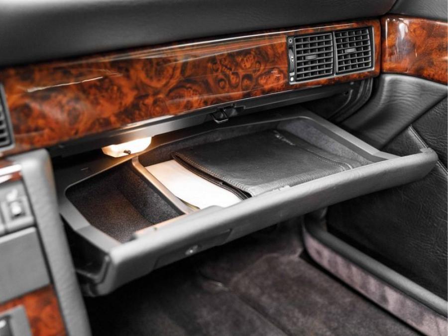 Детали интерьера Audi V8 1990 года  (EU) (фото 72 из 84)